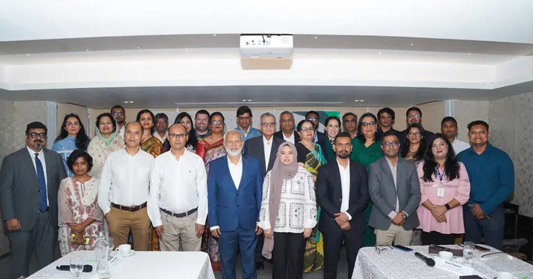 গোলটেবিল আলোচনার বক্তা ও অংশগ্রহণকারীর